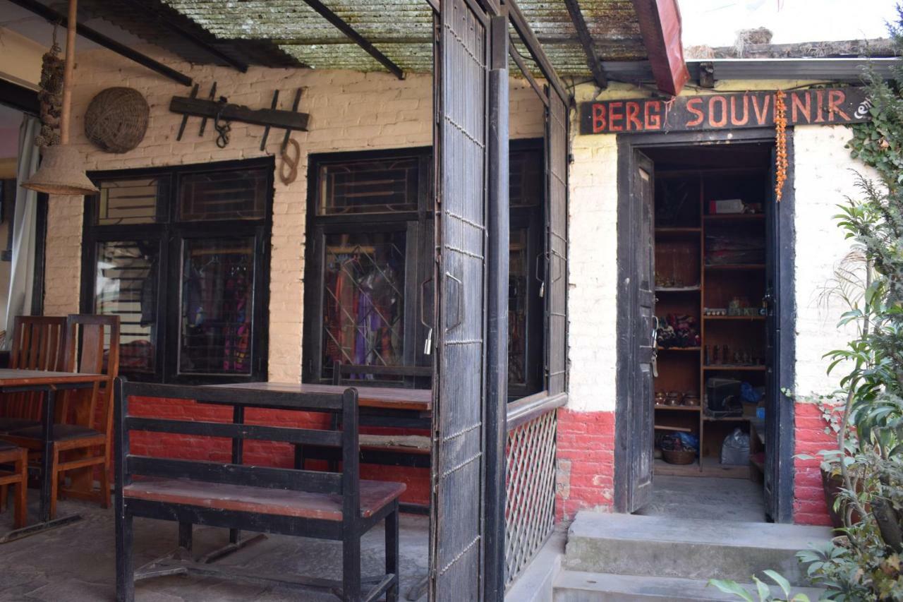 Berg House Cafe And Hotel ナガルコット エクステリア 写真